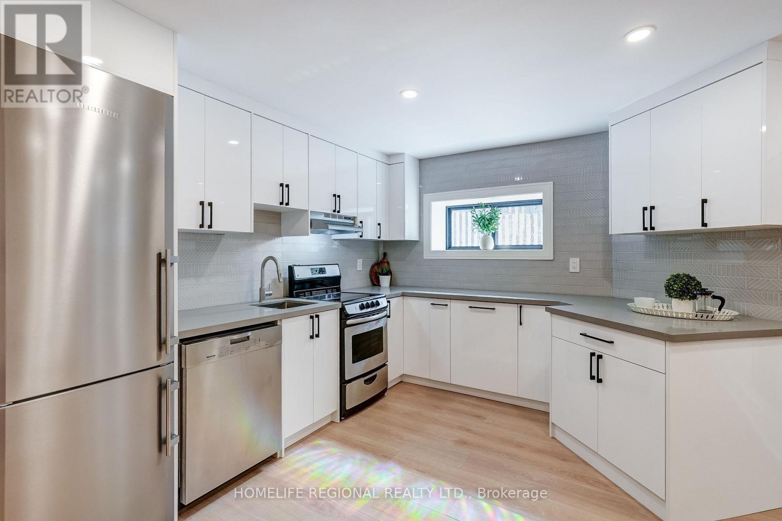 12 Macdonell Avenue, Toronto, Ontario  M6R 2A2 - Photo 35 - W13717360