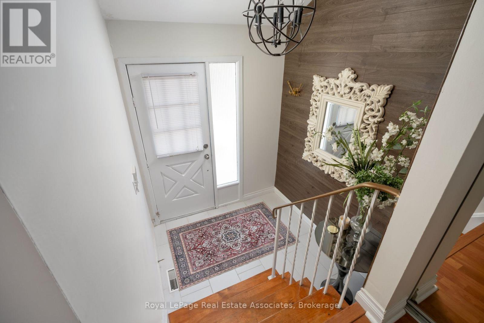2727 Bucklepost Crescent, Mississauga, Ontario  L5N 1X6 - Photo 4 - W13717386