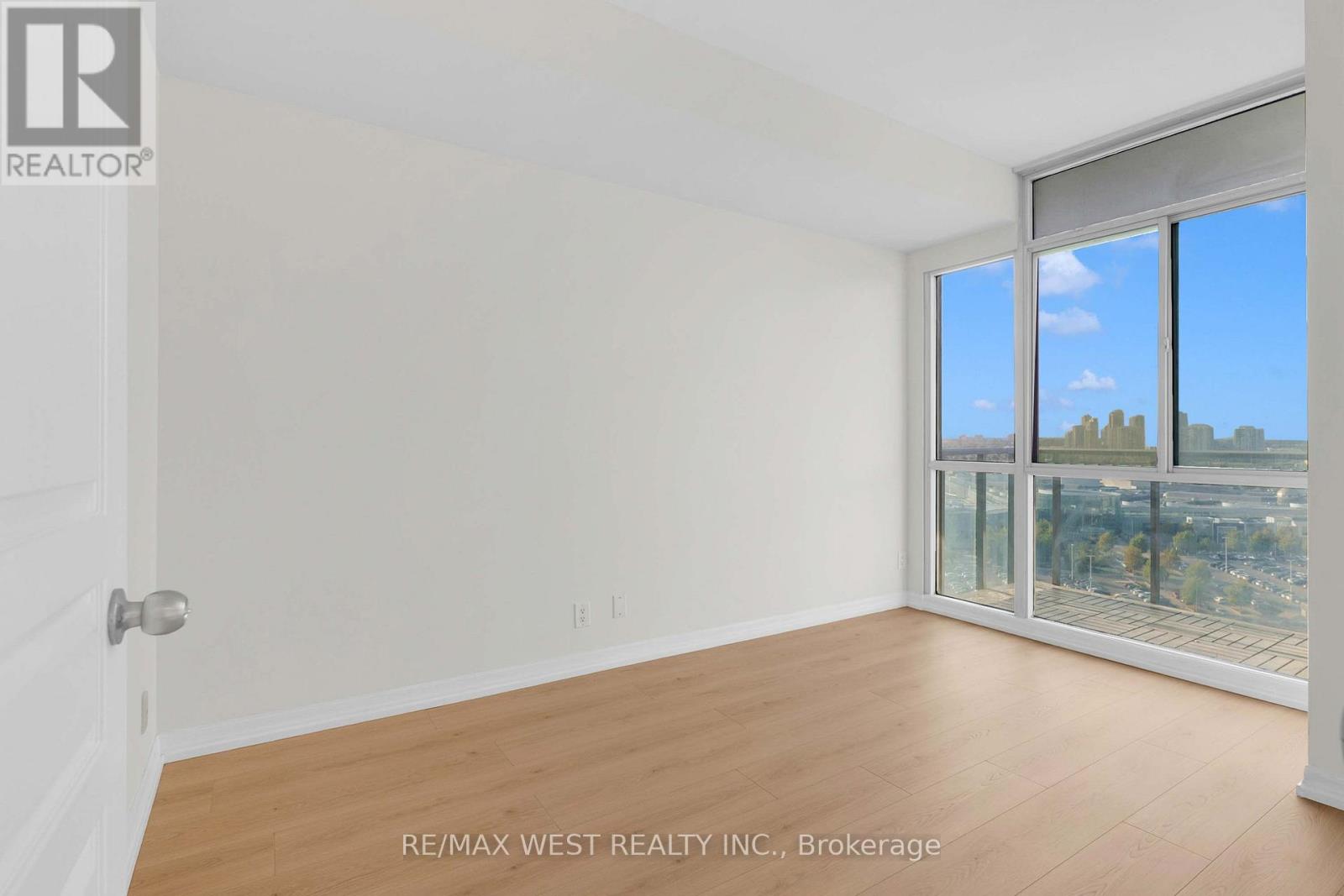 1710 - 220 Burnhamthorpe Road W, Mississauga, Ontario  L5B 4N4 - Photo 11 - W13717428
