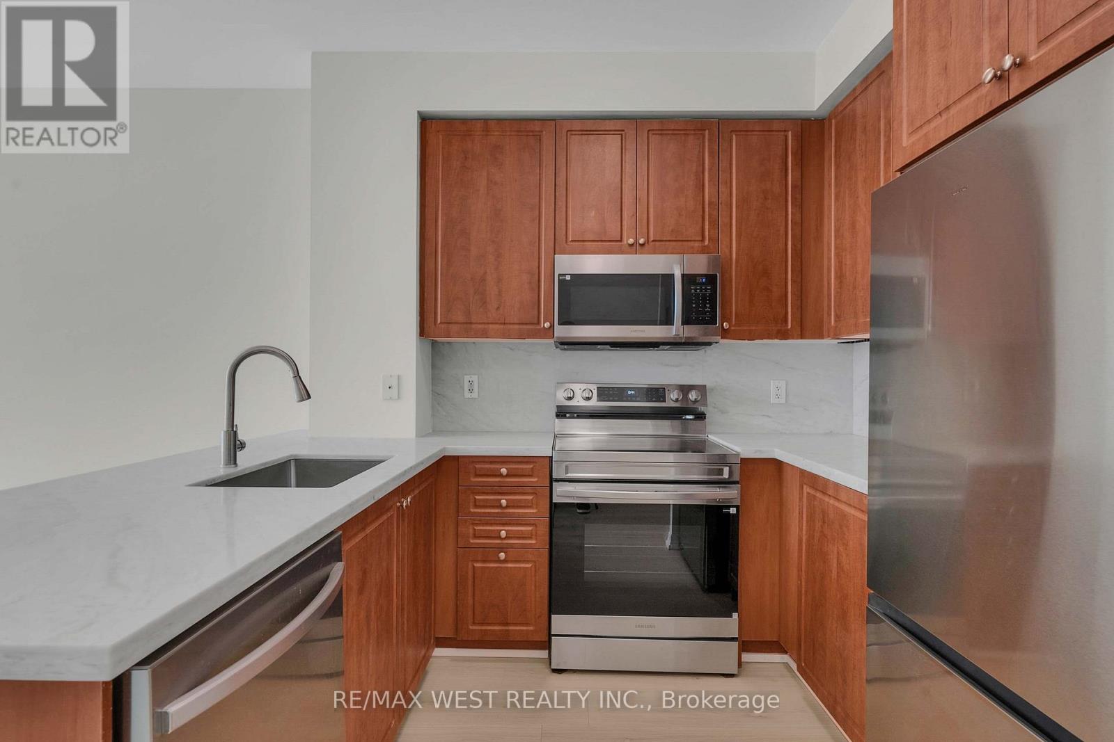 1710 - 220 Burnhamthorpe Road W, Mississauga, Ontario  L5B 4N4 - Photo 12 - W13717428