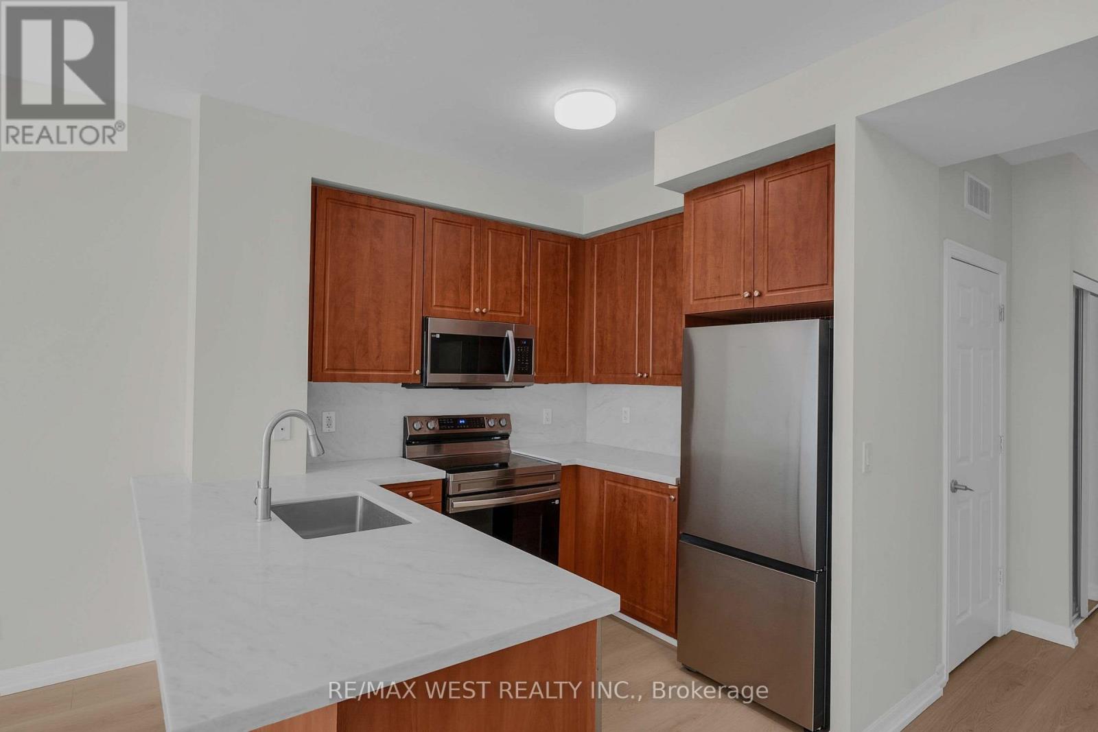1710 - 220 Burnhamthorpe Road W, Mississauga, Ontario  L5B 4N4 - Photo 13 - W13717428