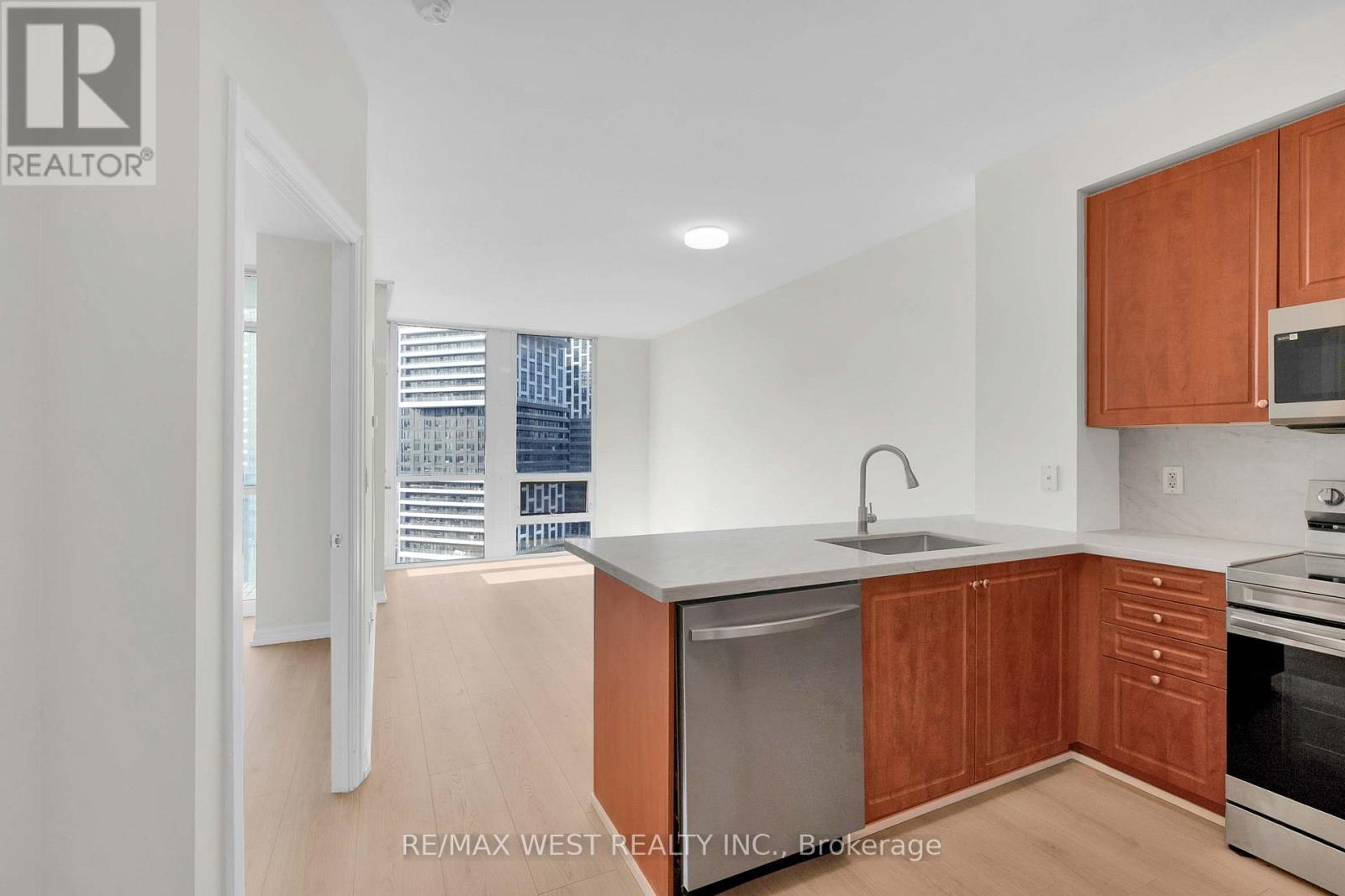 1710 - 220 Burnhamthorpe Road W, Mississauga, Ontario  L5B 4N4 - Photo 15 - W13717428