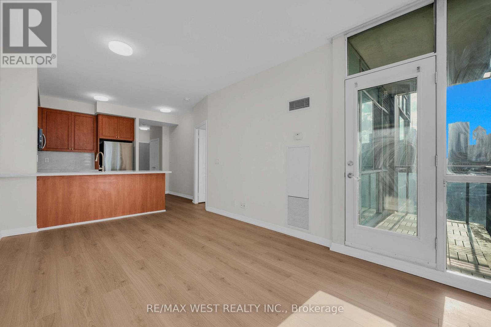 1710 - 220 Burnhamthorpe Road W, Mississauga, Ontario  L5B 4N4 - Photo 16 - W13717428