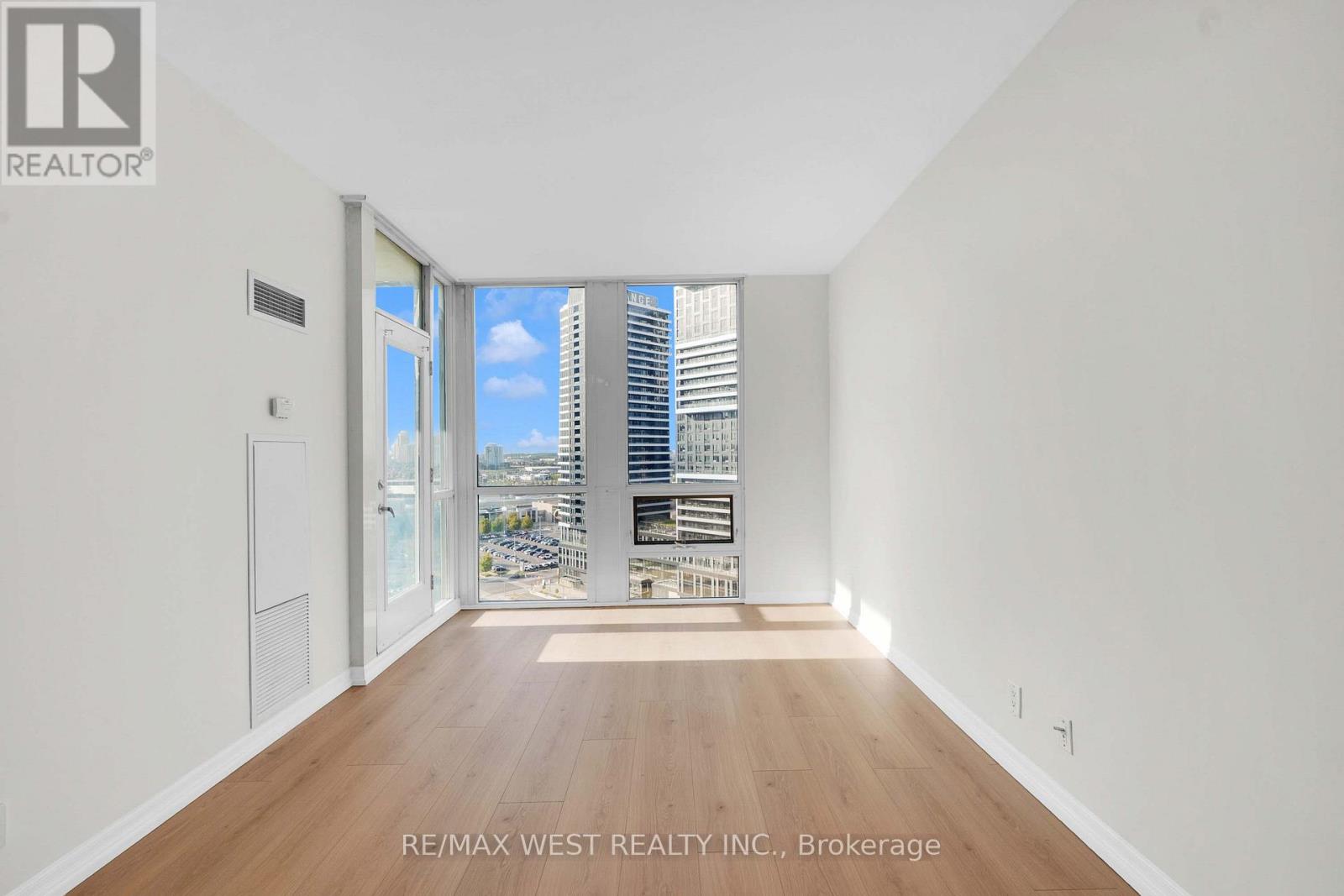 1710 - 220 Burnhamthorpe Road W, Mississauga, Ontario  L5B 4N4 - Photo 18 - W13717428