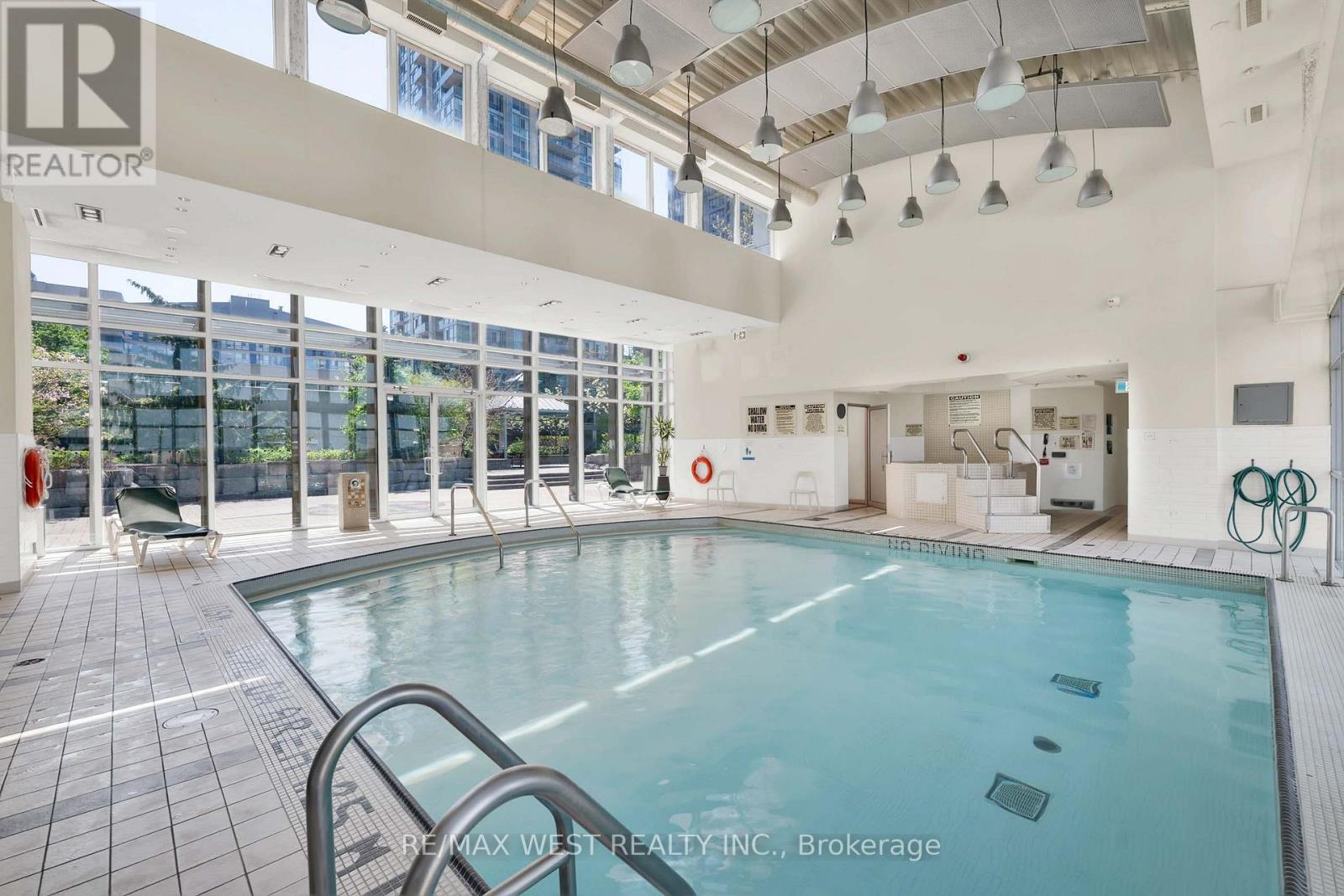 1710 - 220 Burnhamthorpe Road W, Mississauga, Ontario  L5B 4N4 - Photo 7 - W13717428