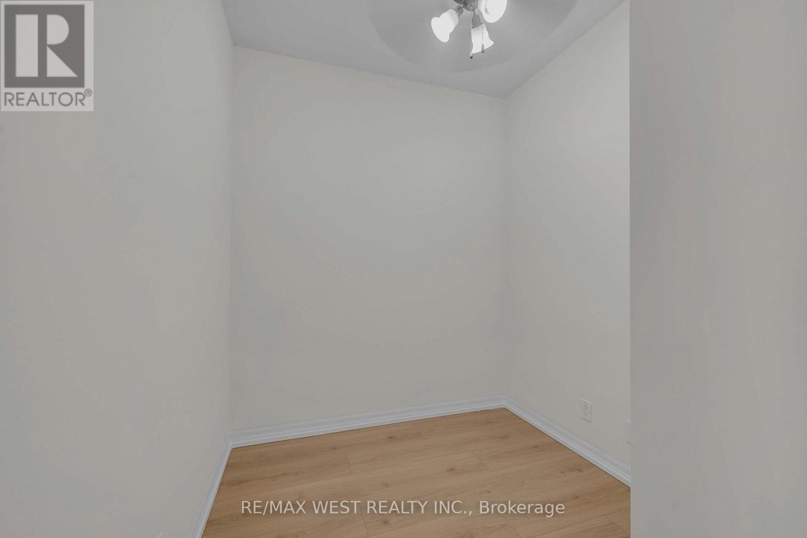 1710 - 220 Burnhamthorpe Road W, Mississauga, Ontario  L5B 4N4 - Photo 8 - W13717428