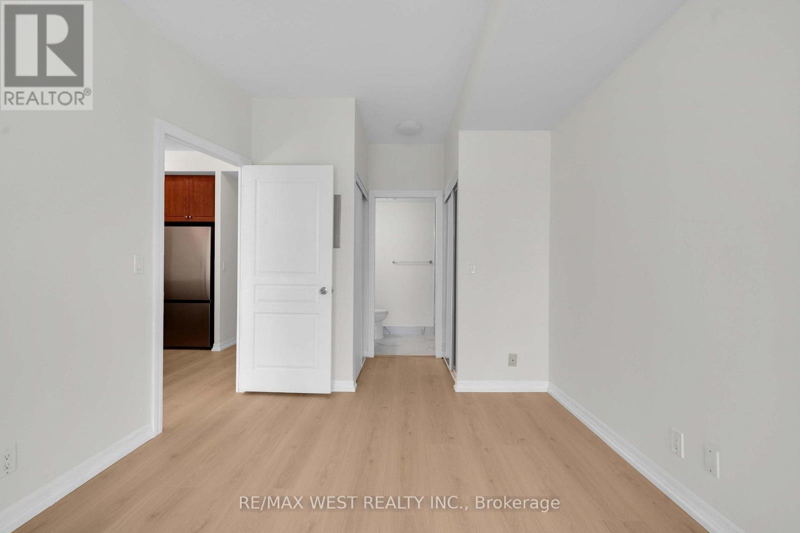 1710 - 220 Burnhamthorpe Road W, Mississauga, Ontario  L5B 4N4 - Photo 9 - W13717428