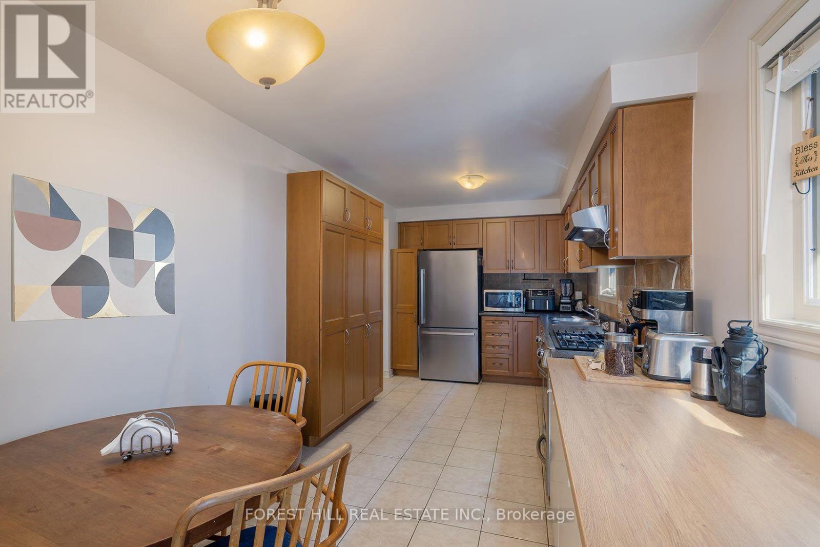 94 Belgravia Avenue, Toronto, Ontario  M6E 2M5 - Photo 10 - W13717438