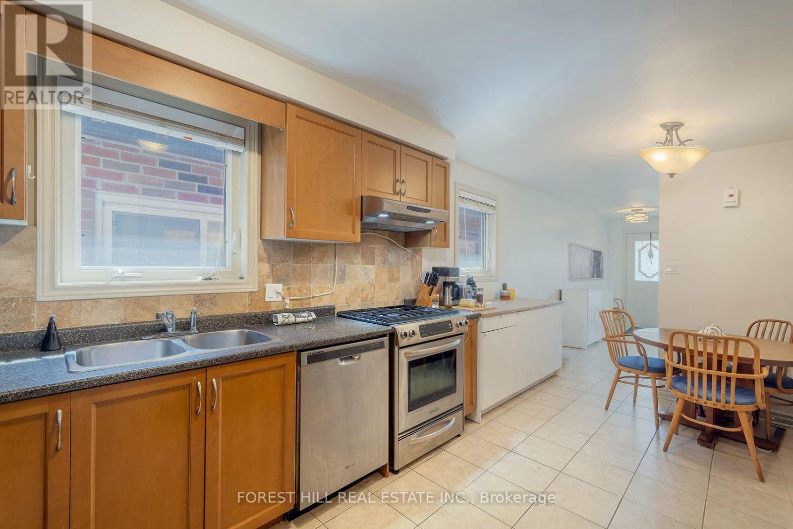 94 Belgravia Avenue, Toronto, Ontario  M6E 2M5 - Photo 11 - W13717438