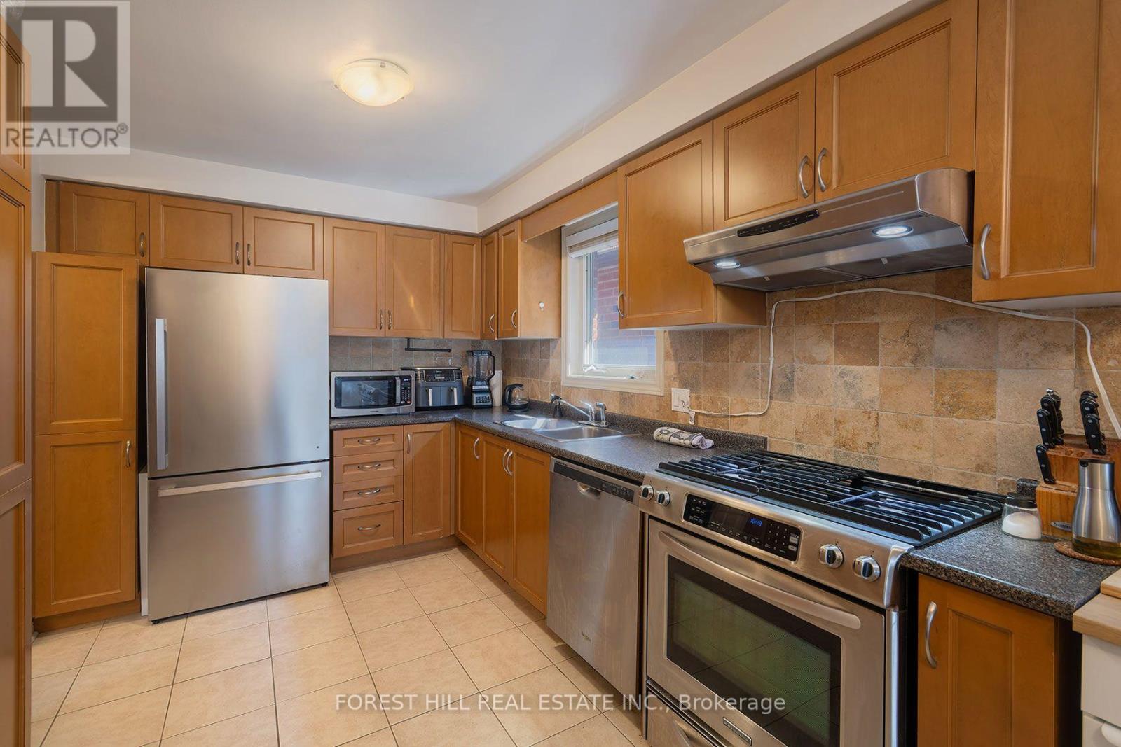 94 Belgravia Avenue, Toronto, Ontario  M6E 2M5 - Photo 12 - W13717438