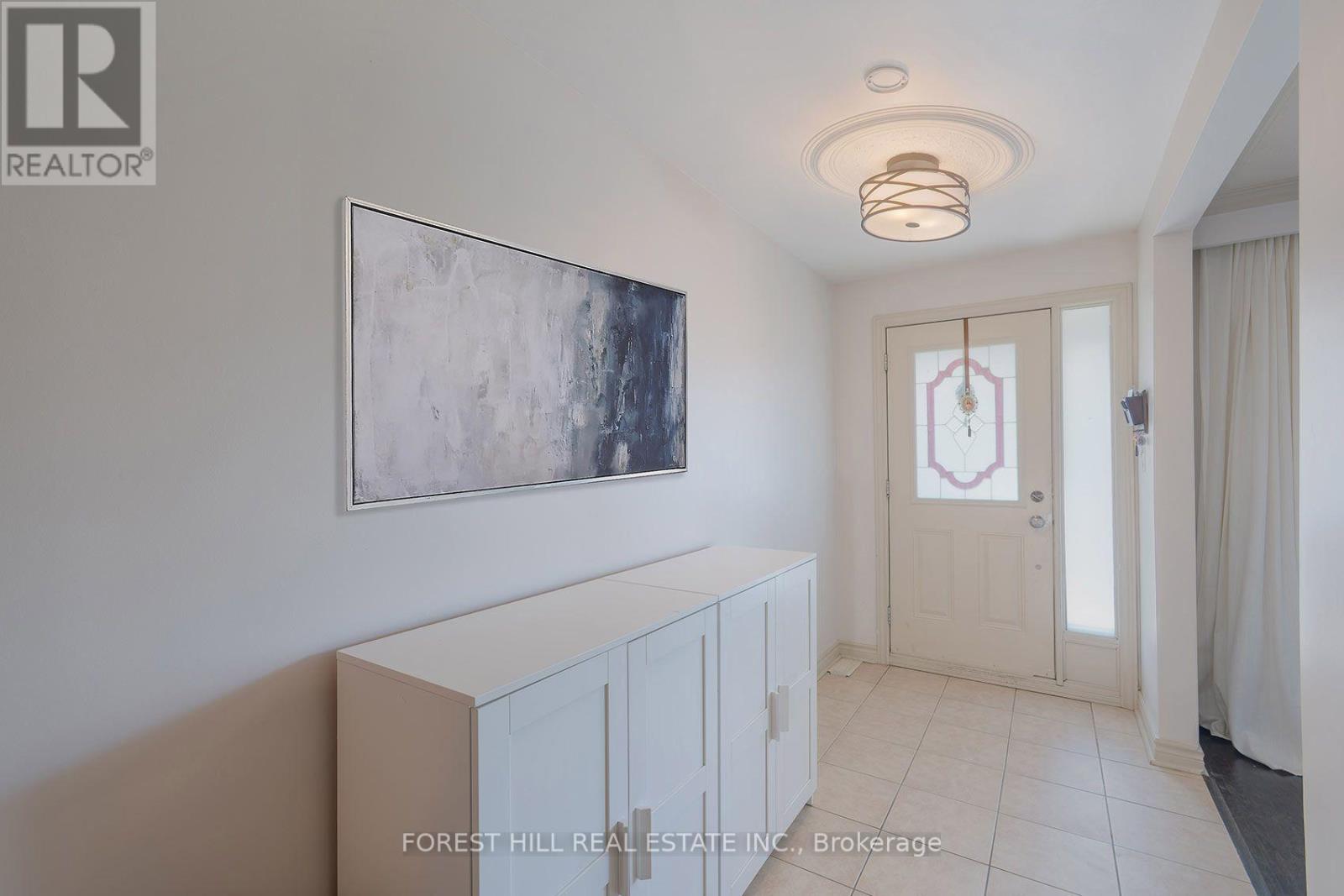 94 Belgravia Avenue, Toronto, Ontario  M6E 2M5 - Photo 4 - W13717438