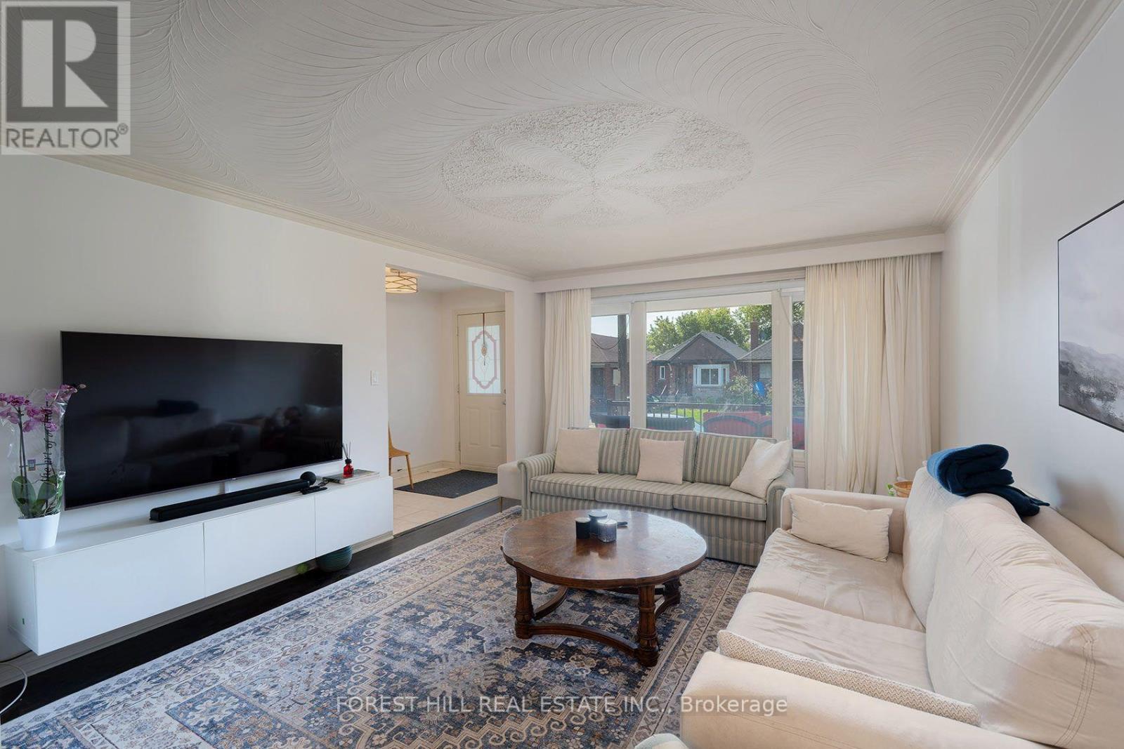 94 Belgravia Avenue, Toronto, Ontario  M6E 2M5 - Photo 5 - W13717438