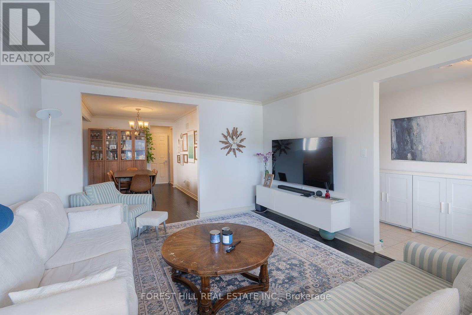 94 Belgravia Avenue, Toronto, Ontario  M6E 2M5 - Photo 7 - W13717438