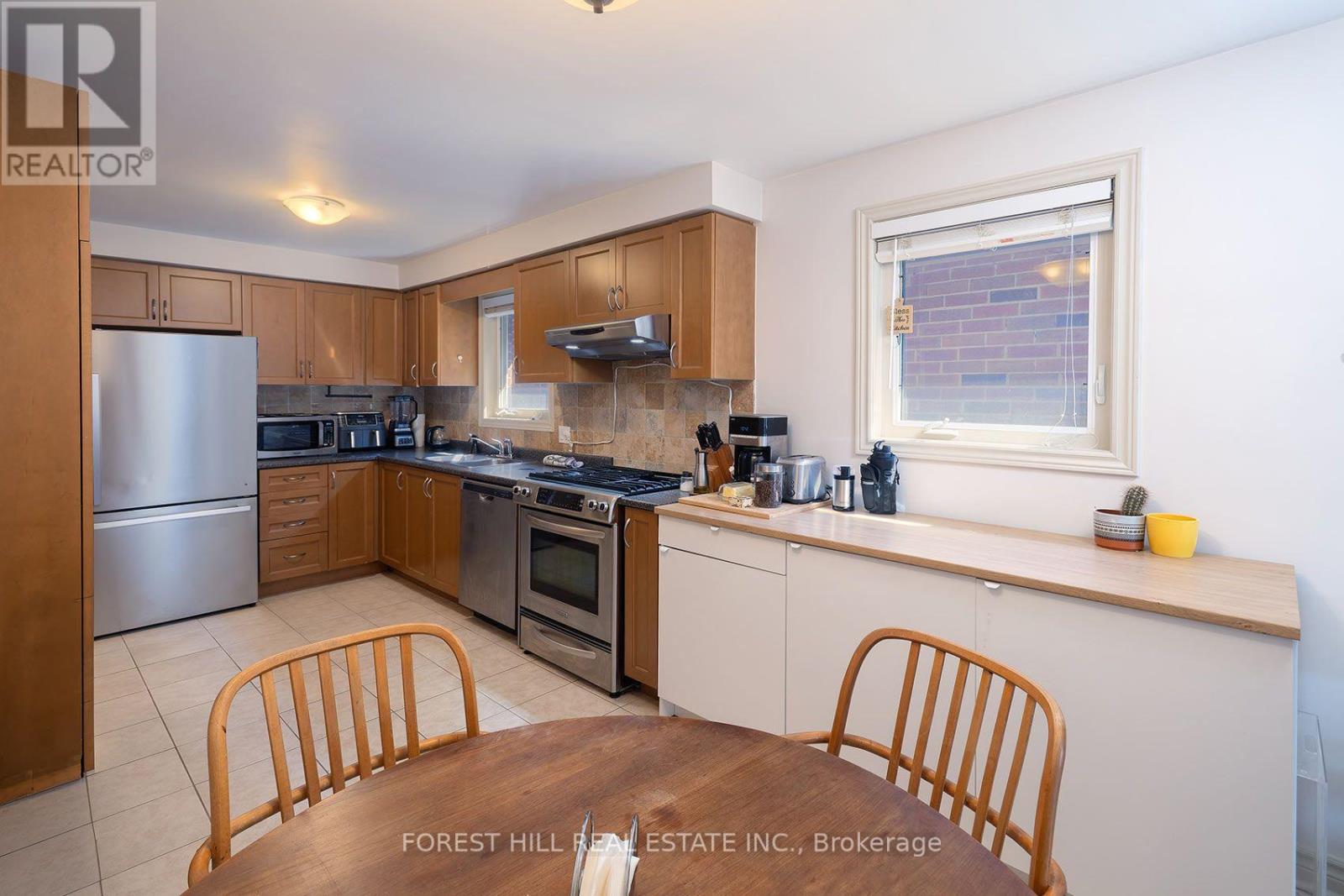 94 Belgravia Avenue, Toronto, Ontario  M6E 2M5 - Photo 8 - W13717438
