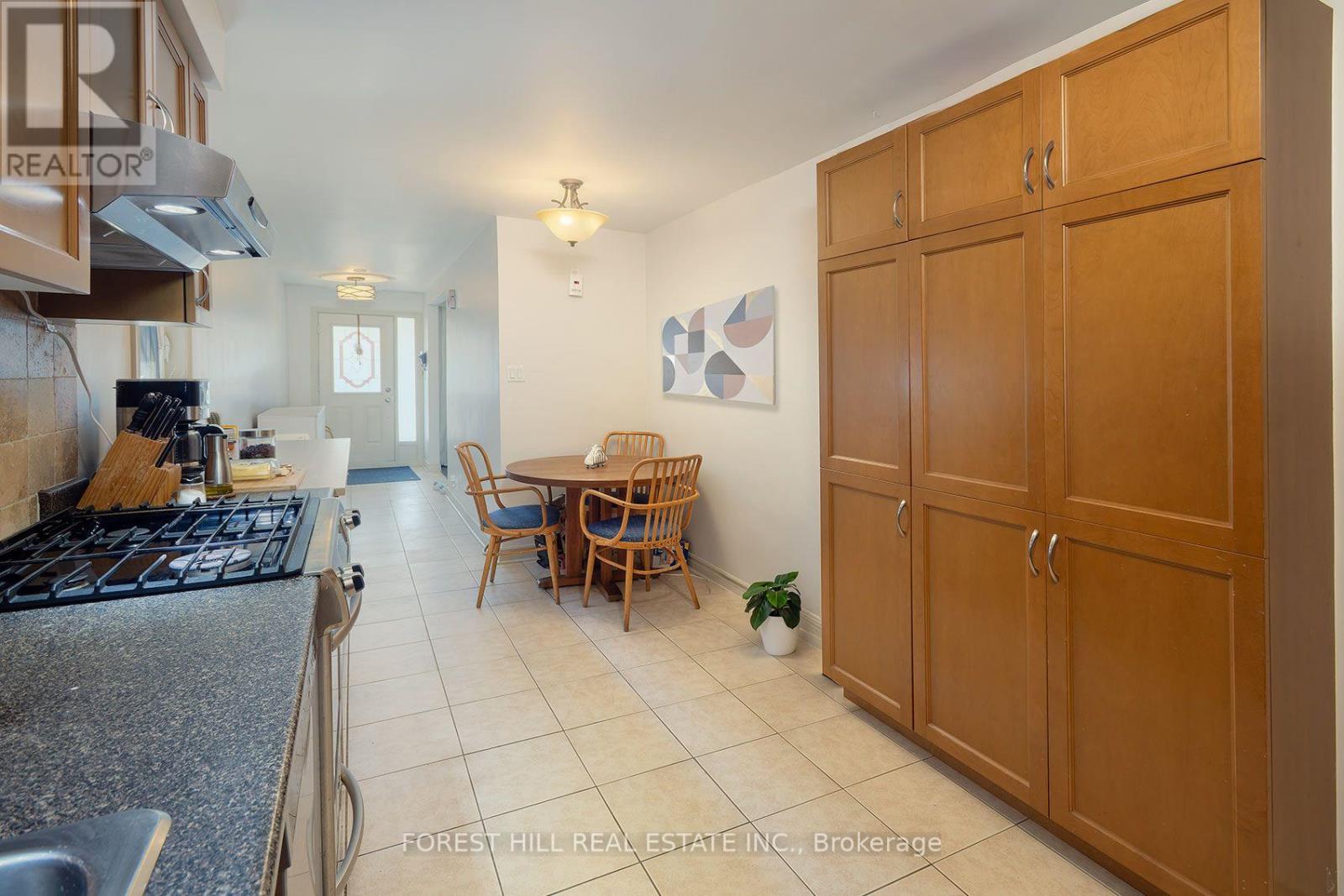 94 Belgravia Avenue, Toronto, Ontario  M6E 2M5 - Photo 9 - W13717438