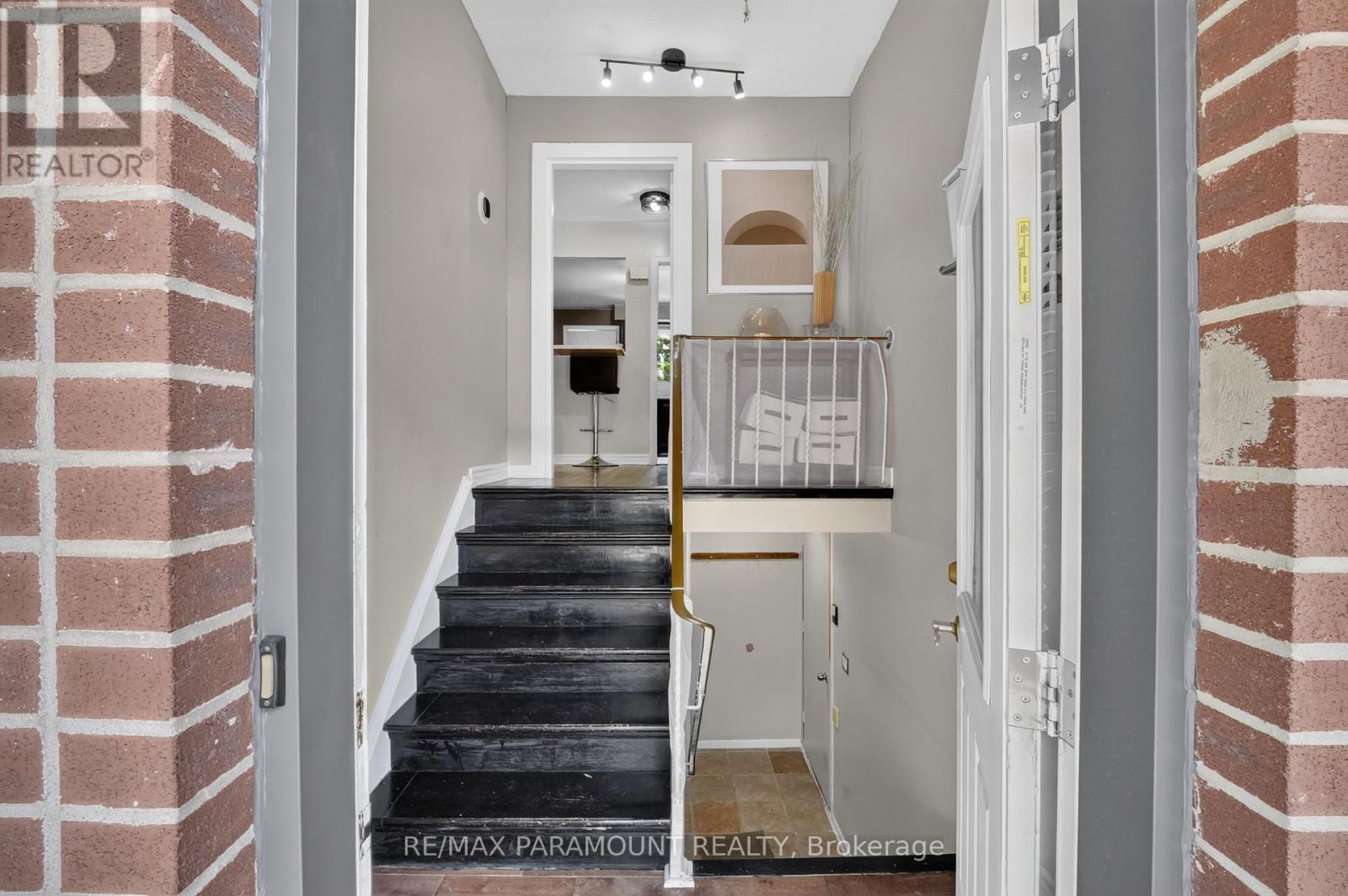 226 Rutherford Road N, Brampton, Ontario  L6V 2X8 - Photo 4 - W13717462