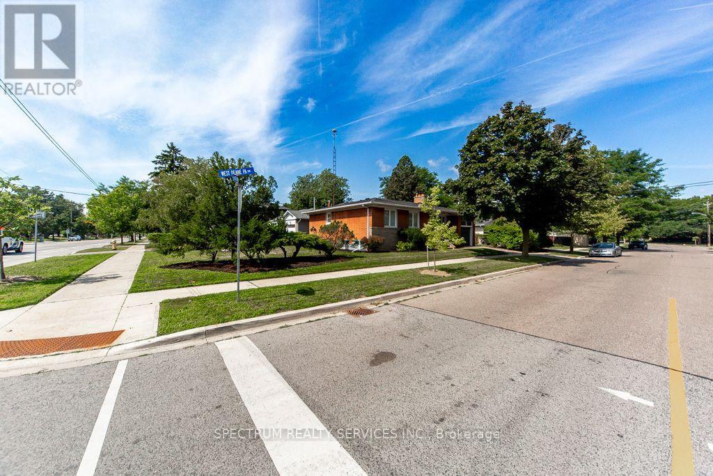131 West Deane Park Drive — photo 1