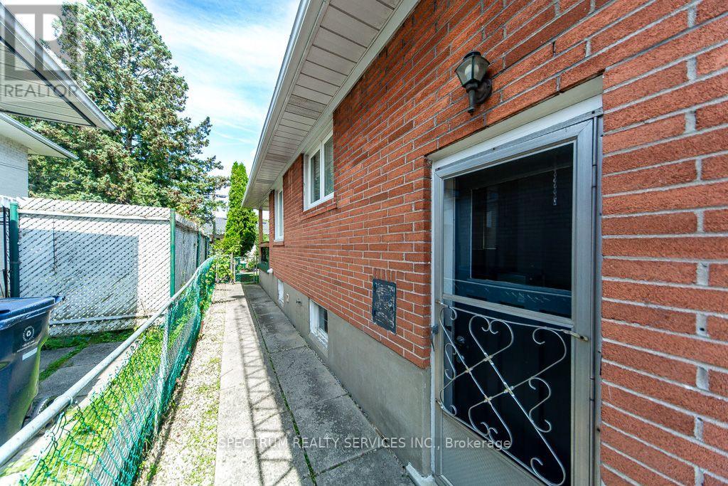 131 West Deane Park Drive, Toronto, Ontario  M9B 2S6 - Photo 48 - W13717484