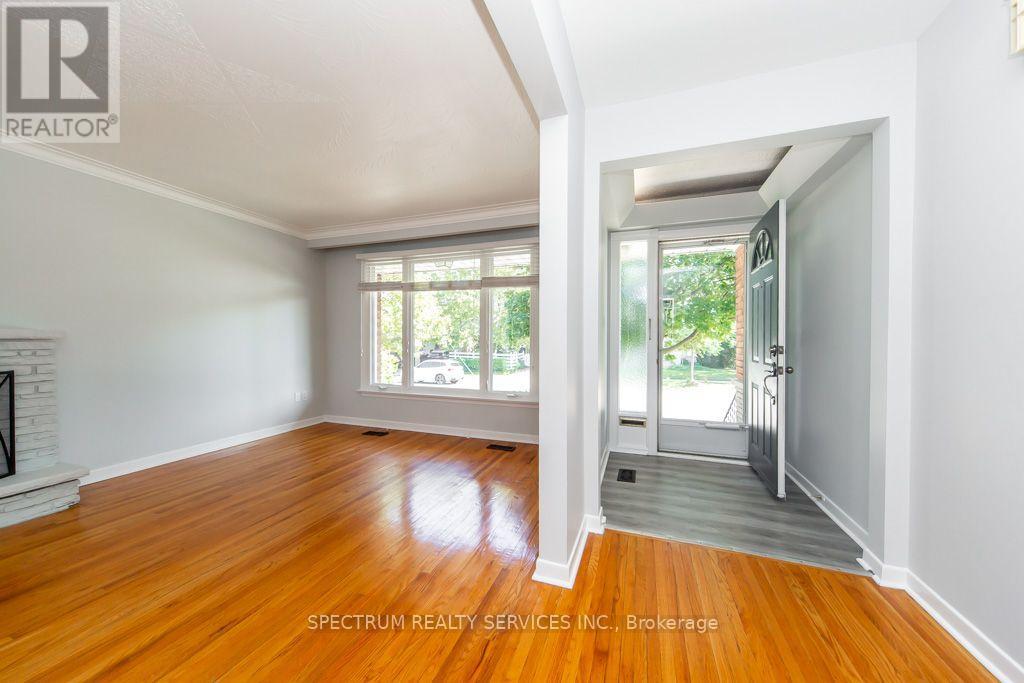 131 West Deane Park Drive, Toronto, Ontario  M9B 2S6 - Photo 6 - W13717484