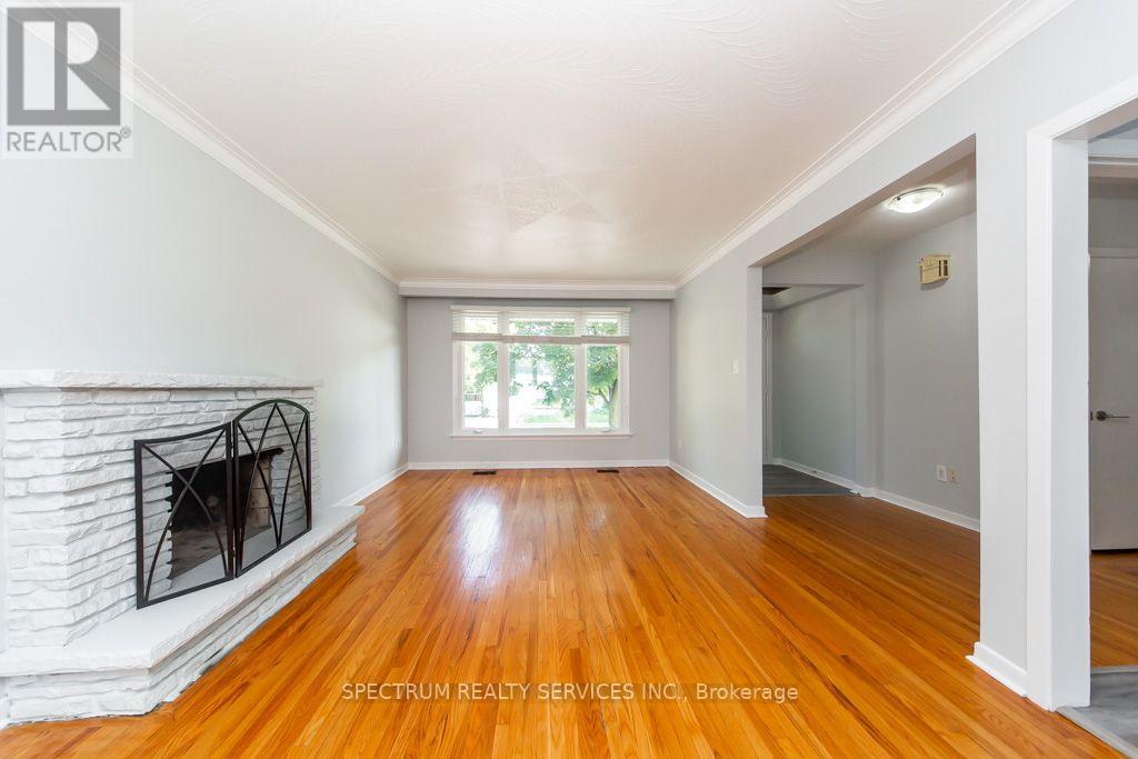 131 West Deane Park Drive, Toronto, Ontario  M9B 2S6 - Photo 8 - W13717484