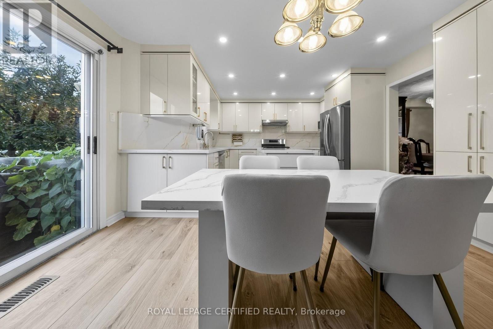5344 Segriff Drive, Mississauga, Ontario  L5V 1Y7 - Photo 12 - W13717500