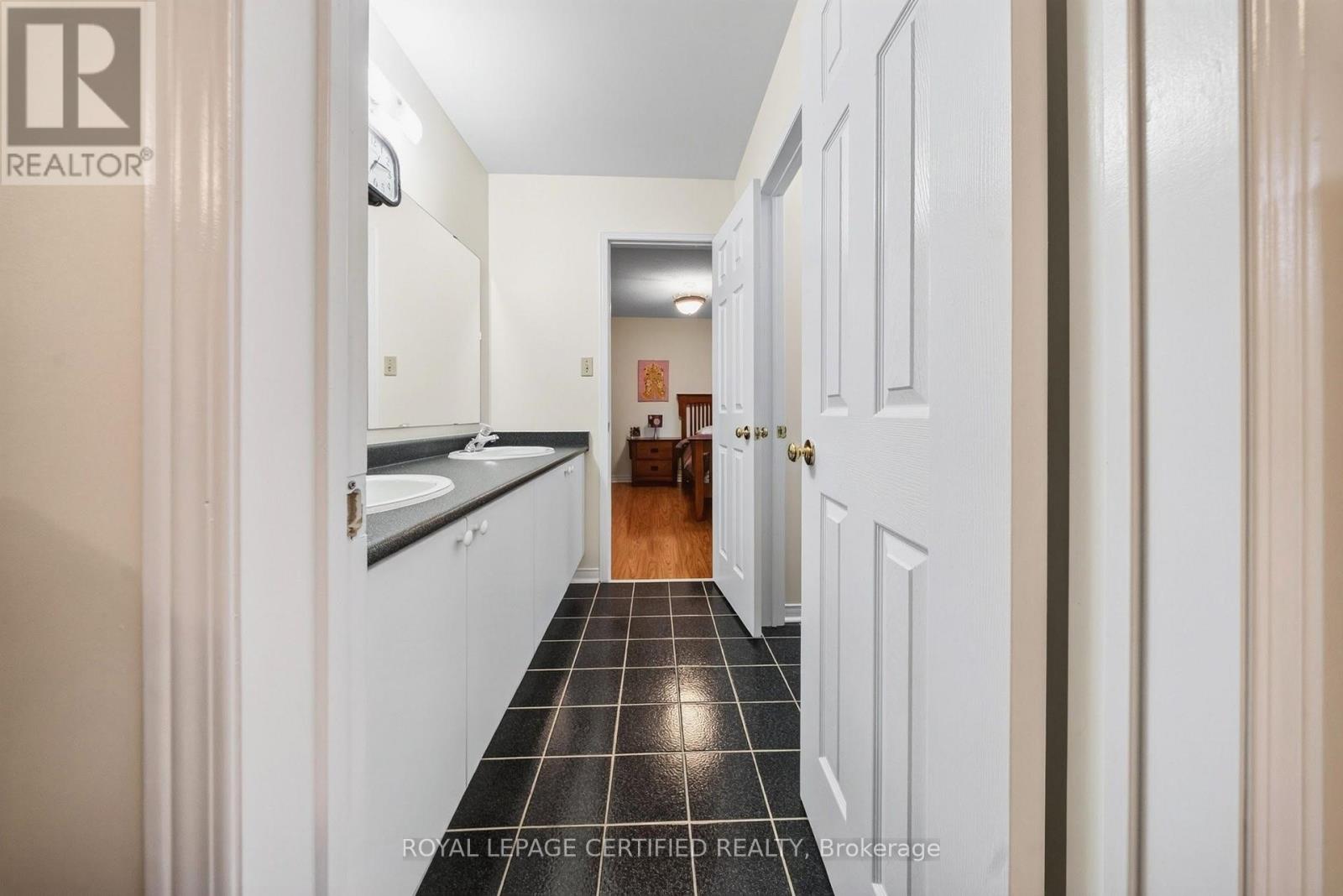 5344 Segriff Drive, Mississauga, Ontario  L5V 1Y7 - Photo 38 - W13717500