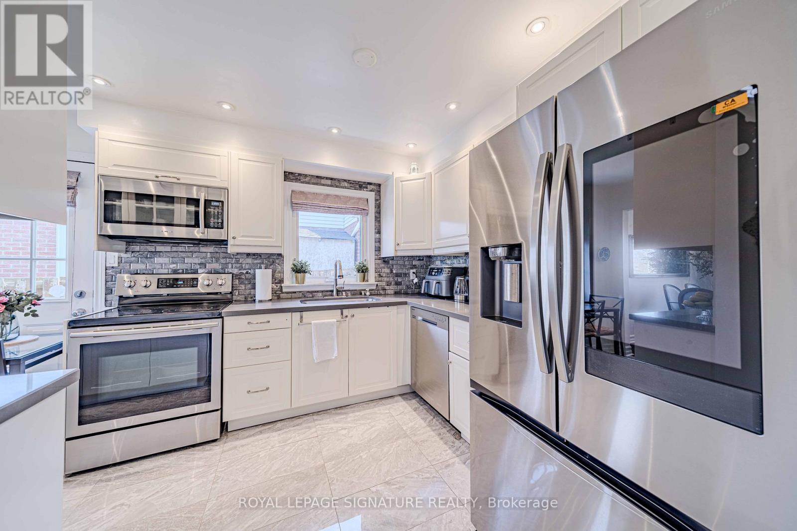 2 Summertime Court, Brampton, Ontario  L6Z 2B4 - Photo 7 - W13717512