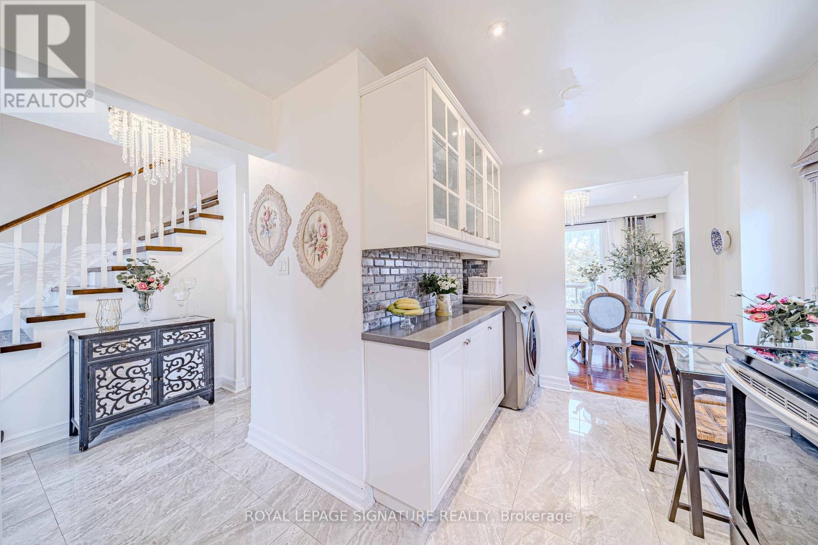 2 Summertime Court, Brampton, Ontario  L6Z 2B4 - Photo 8 - W13717512