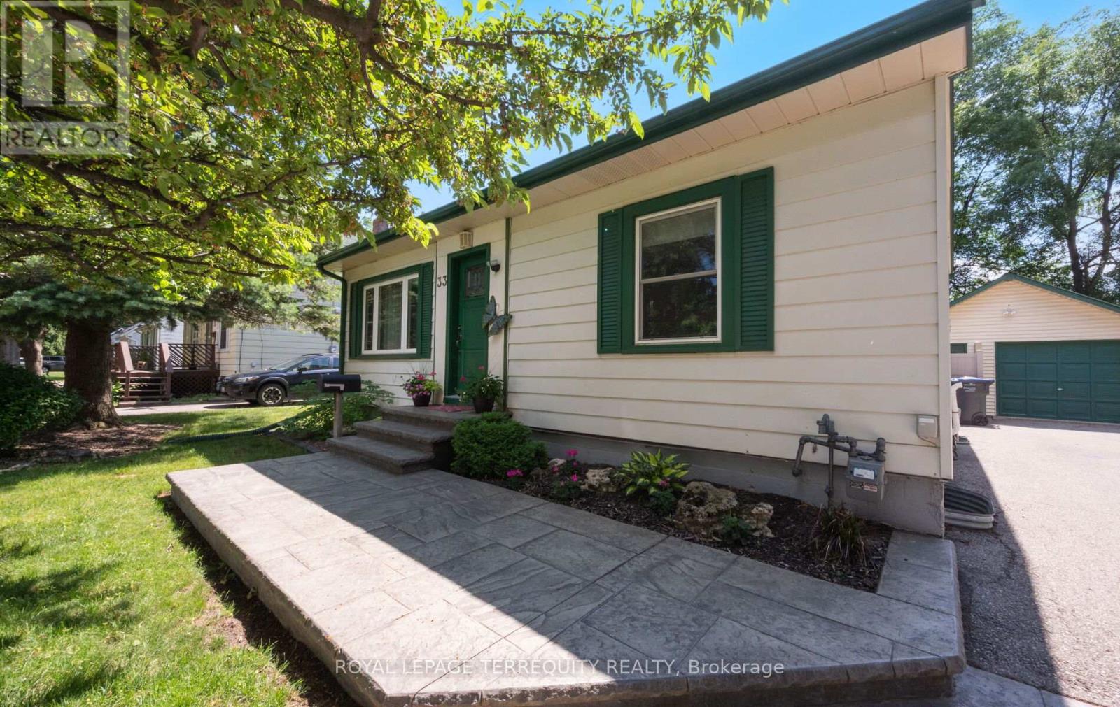 33 Rogers Road, Brampton, Ontario  L6X 1L7 - Photo 4 - W13717600