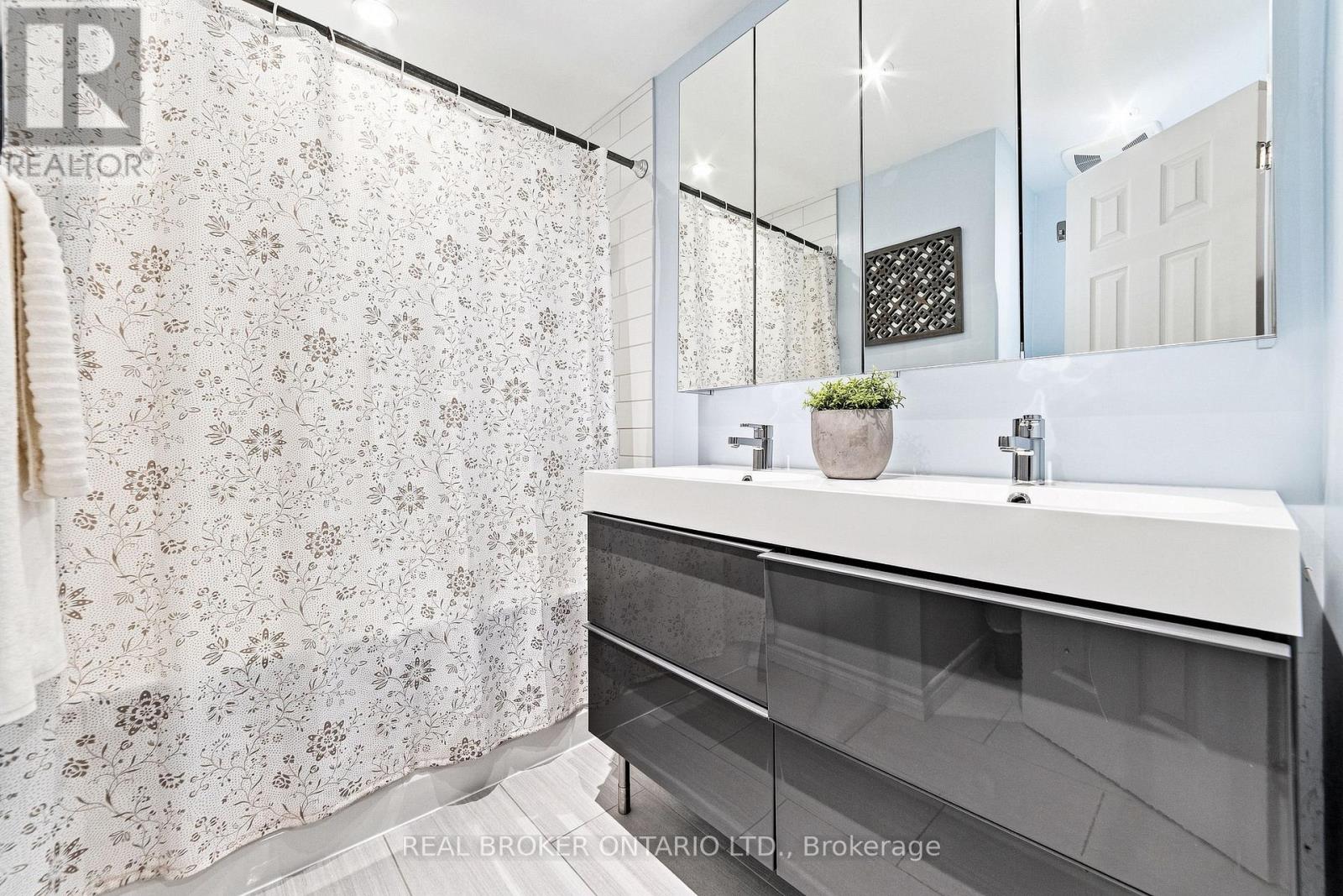 61 - 1270 Gainsborough Drive, Oakville, Ontario  L6H 2L2 - Photo 12 - W13717608