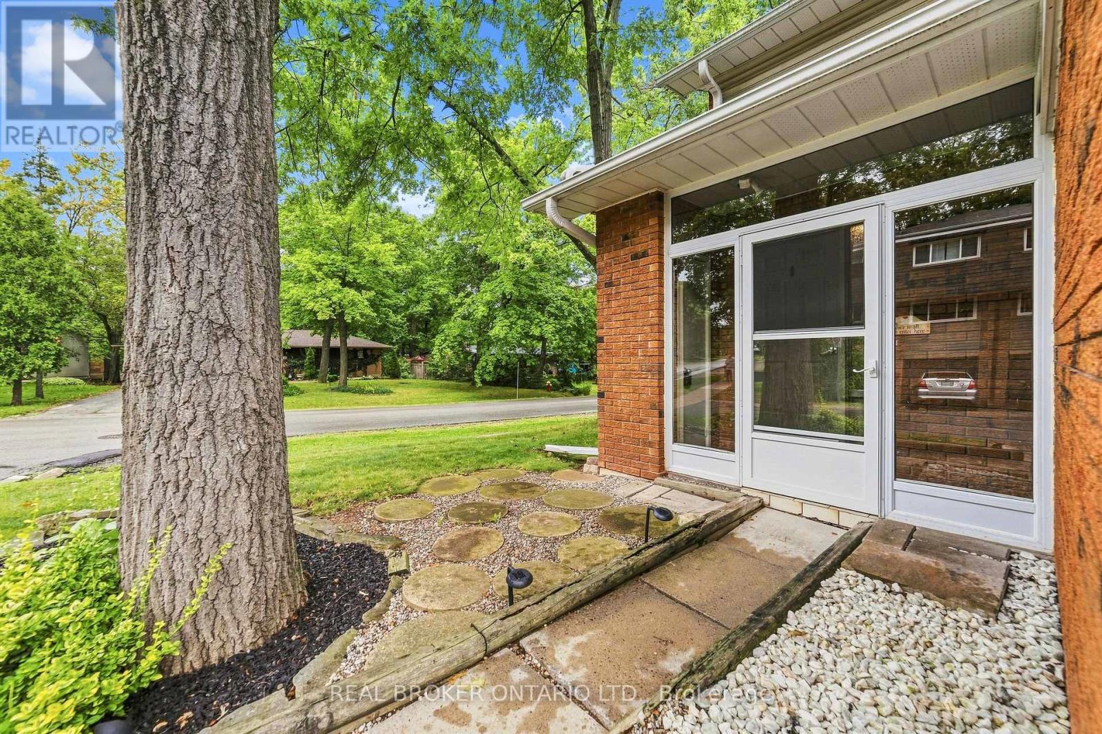 61 - 1270 Gainsborough Drive, Oakville, Ontario  L6H 2L2 - Photo 3 - W13717608
