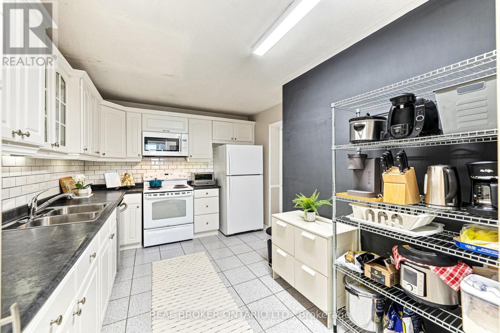 61 - 1270 Gainsborough Drive, Oakville, Ontario  L6H 2L2 - Photo 6 - W13717608