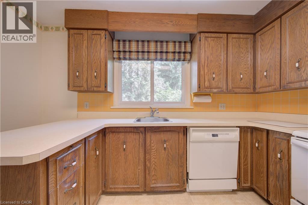 4 Mayfair Court, Dundas, Ontario  L9H 3P2 - Photo 11 - 40858592