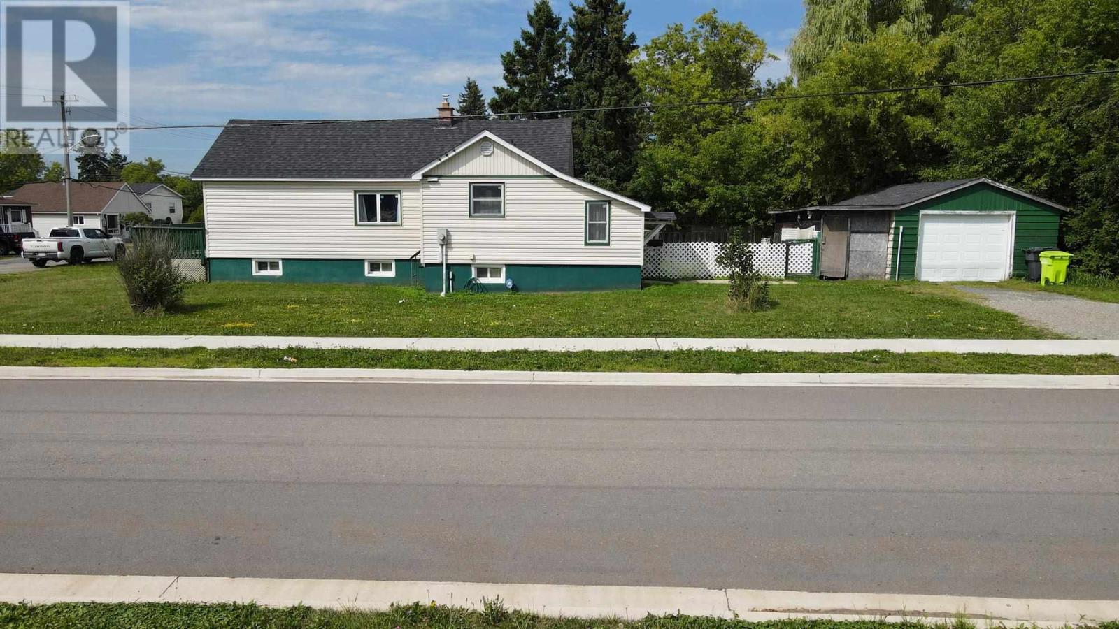 16 Stevens St, Sault Ste. Marie, Ontario  P6B 3N4 - Photo 5 - SM262335