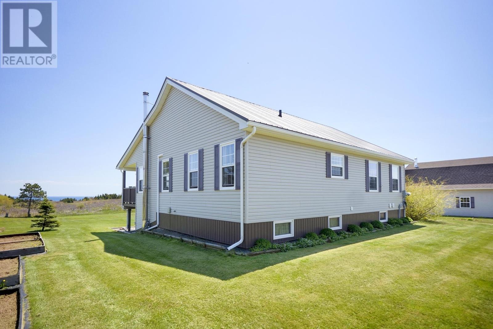 29 Macphee Avenue, Souris, Prince Edward Island  C0A 2B0 - Photo 6 - 202613517