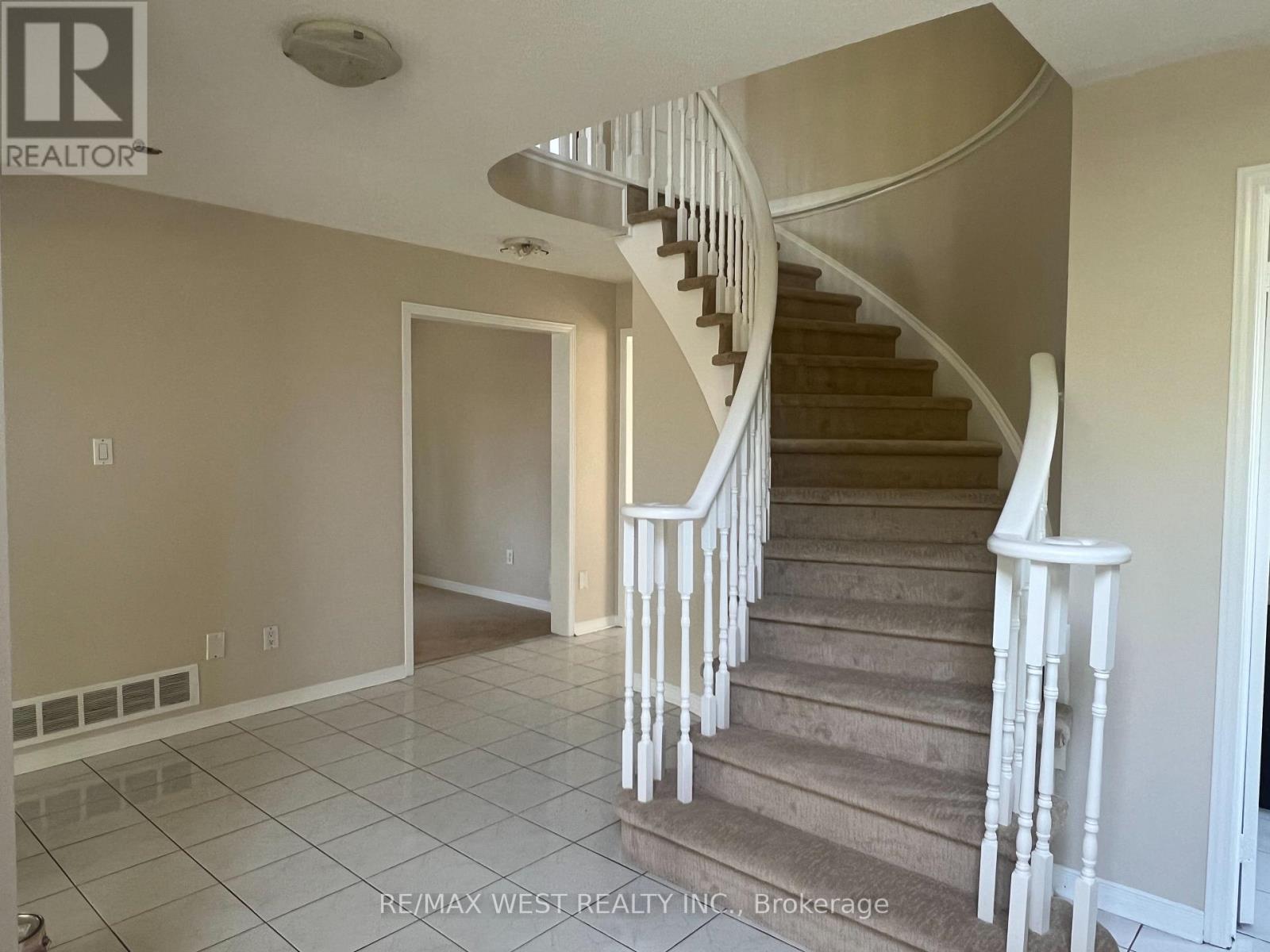 60 Furrow Drive, Whitby, Ontario  L1R 1Y7 - Photo 3 - E13717678