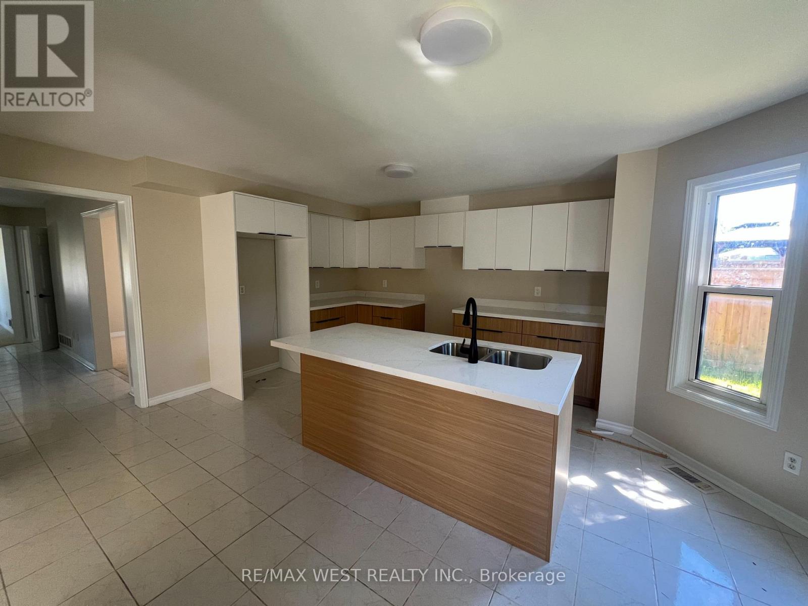 60 Furrow Drive, Whitby, Ontario  L1R 1Y7 - Photo 4 - E13717678