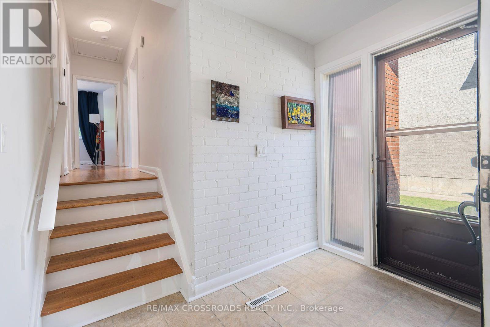 104 Haileybury Drive, Toronto, Ontario  M1K 4X5 - Photo 5 - E13717682