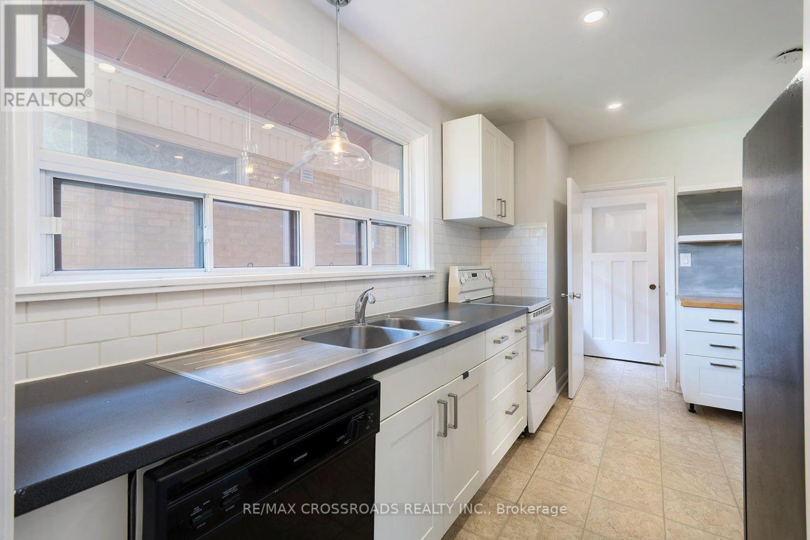 104 Haileybury Drive, Toronto, Ontario  M1K 4X5 - Photo 9 - E13717682