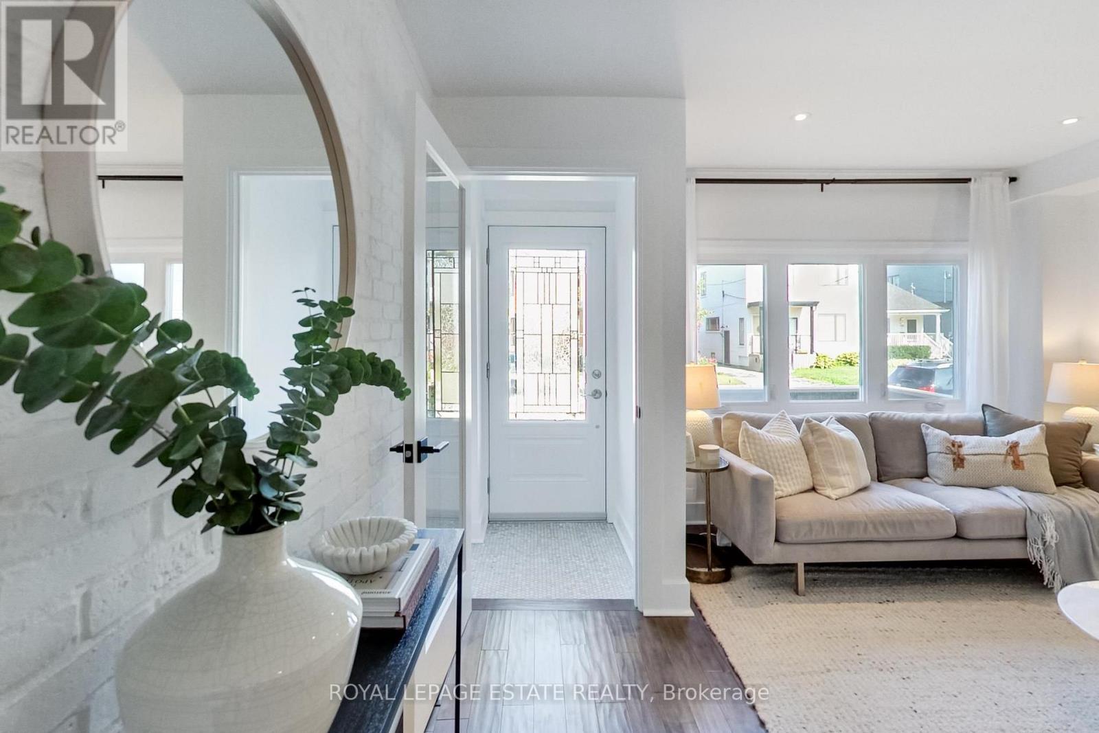 184 King Edward Avenue, Toronto, Ontario  M4C 5J8 - Photo 3 - E13717696