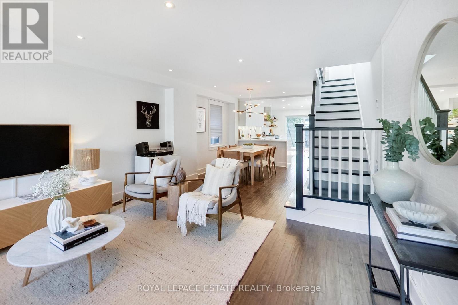 184 King Edward Avenue, Toronto, Ontario  M4C 5J8 - Photo 4 - E13717696