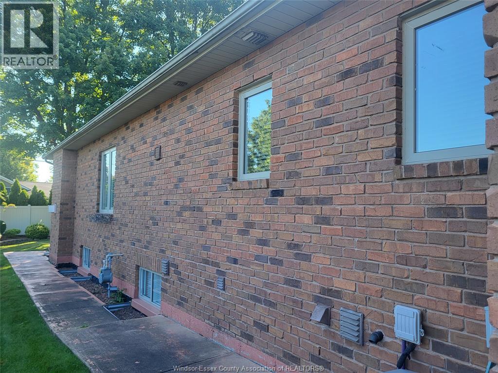 1410 Poisson Street, Tecumseh, Ontario  N8N 1T6 - Photo 5 - 26020929