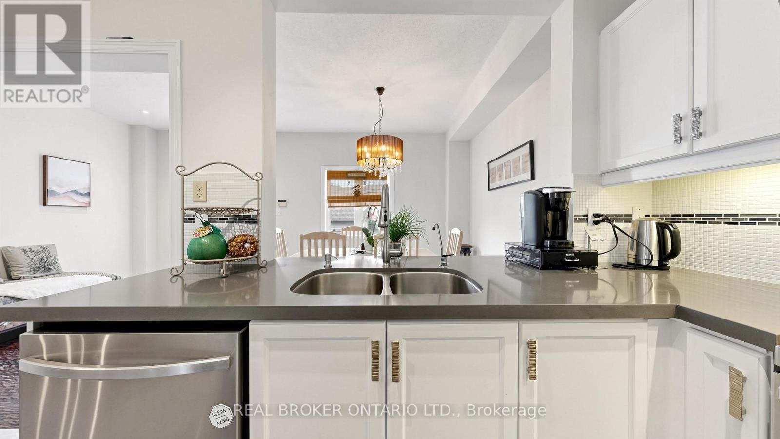 23 Piera Gardens, Markham, Ontario  L3R 5G8 - Photo 11 - N13717624