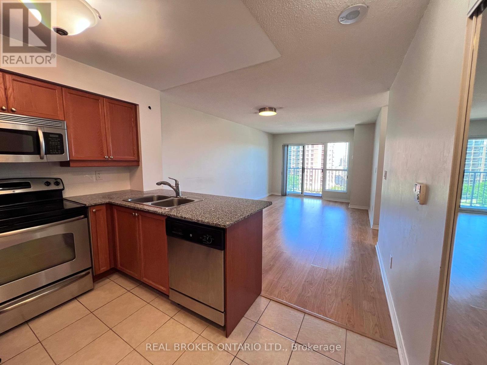 1016 - 185 Oneida Crescent, Richmond Hill, Ontario  L4B 0B1 - Photo 2 - N13717632