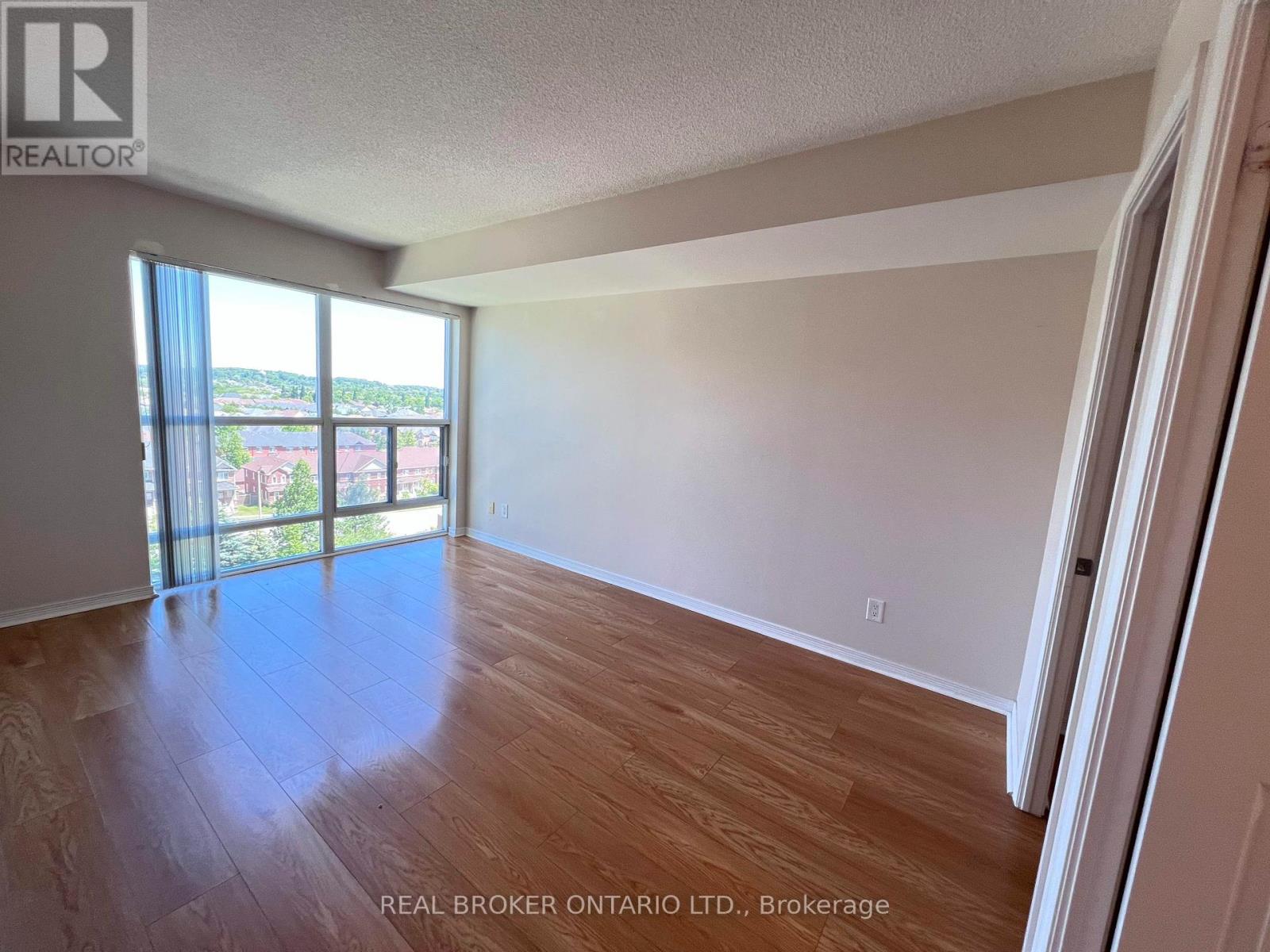 1016 - 185 Oneida Crescent, Richmond Hill, Ontario  L4B 0B1 - Photo 5 - N13717632