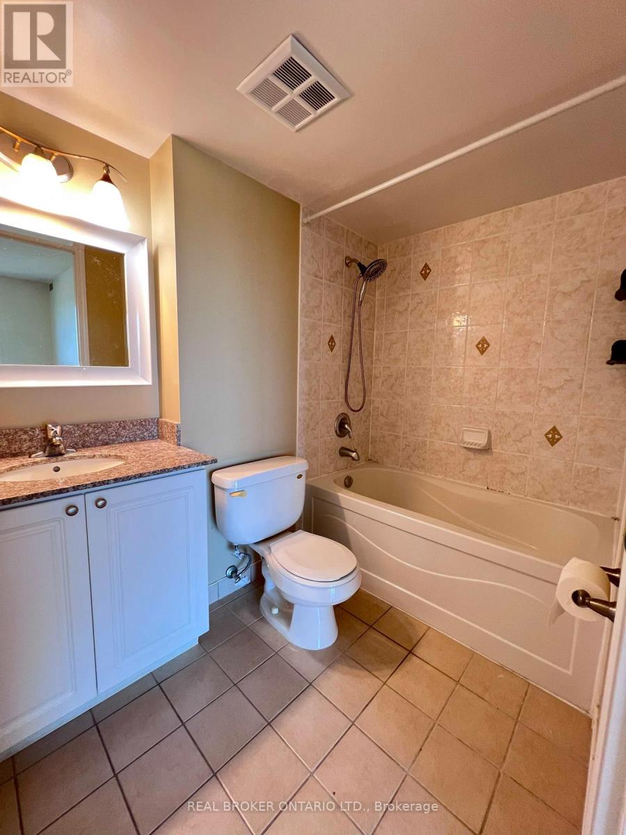 1016 - 185 Oneida Crescent, Richmond Hill, Ontario  L4B 0B1 - Photo 7 - N13717632