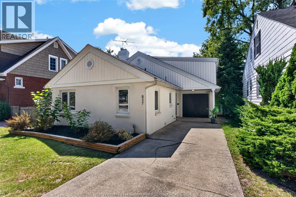 857 THOMPSON BOULEVARD, Windsor, Ontario