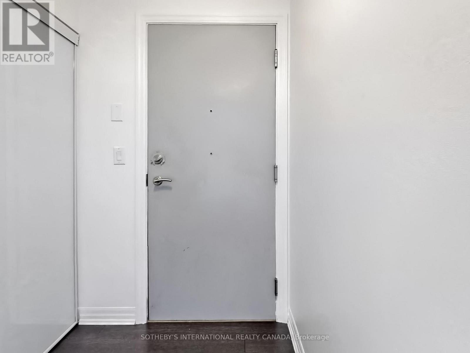 1018 - 80 Esther Lorrie Drive, Toronto, Ontario  M9W 0C6 - Photo 3 - W13717616