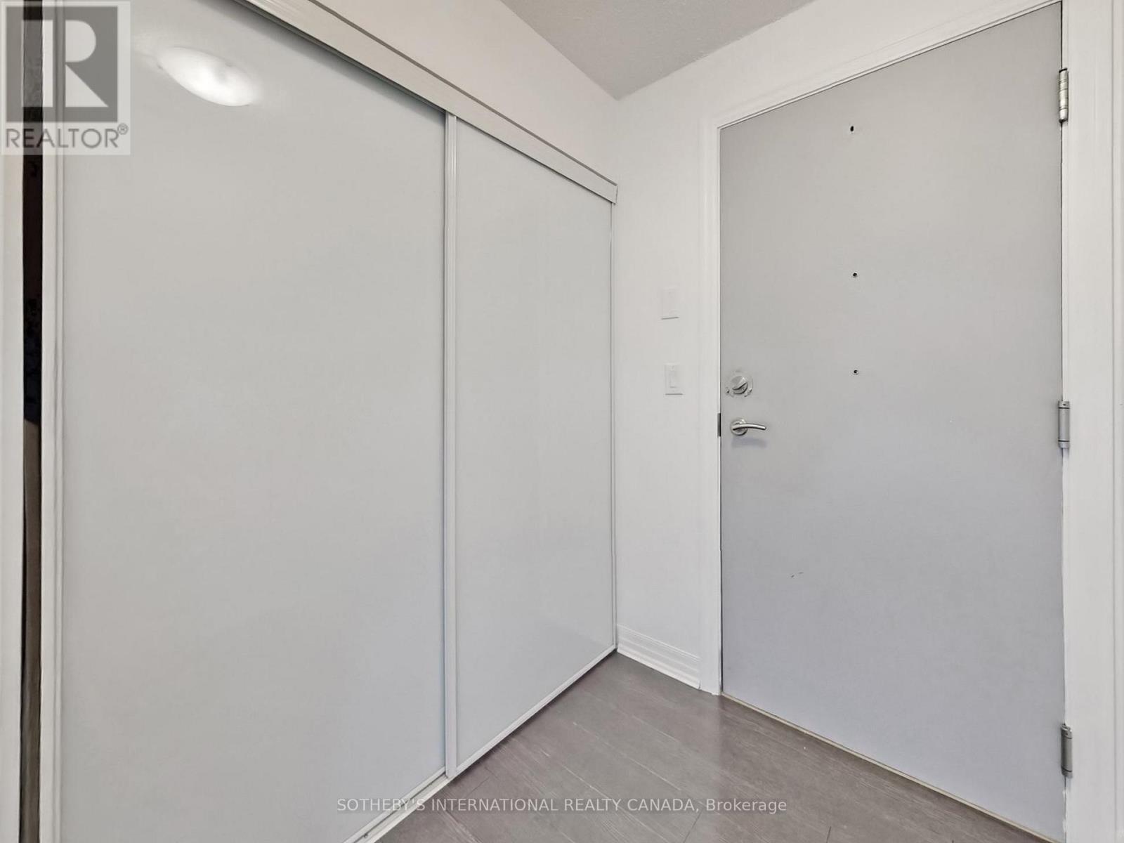 1018 - 80 Esther Lorrie Drive, Toronto, Ontario  M9W 0C6 - Photo 4 - W13717616