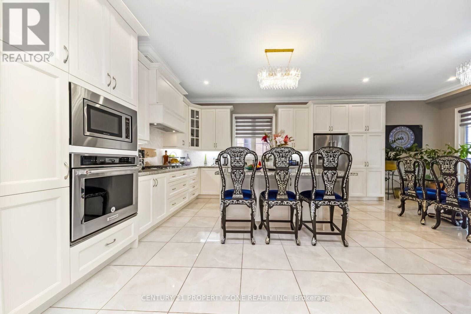 8 Adrian Crescent, Brampton, Ontario  L6X 5M6 - Photo 12 - W13717668